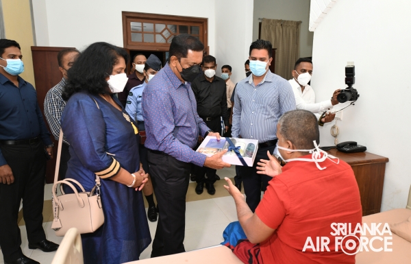 WAR VETERAN INMATES HONOURED BY COMMANDER OF THE AIR FORCE AT ‘MIHINDU SETH MEDURA’, ATTIDIYA